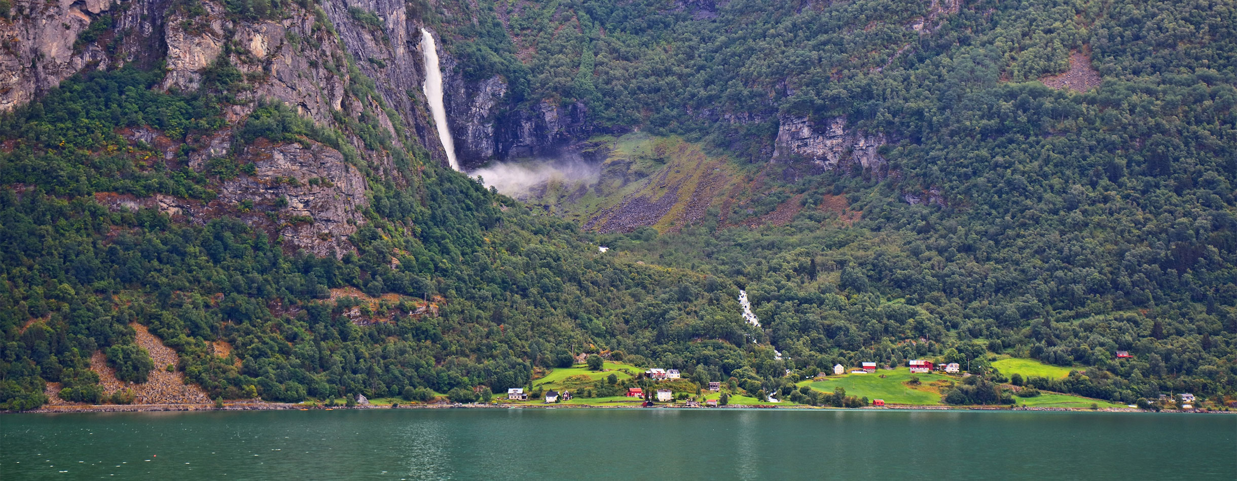 Cruising Lustrafjord